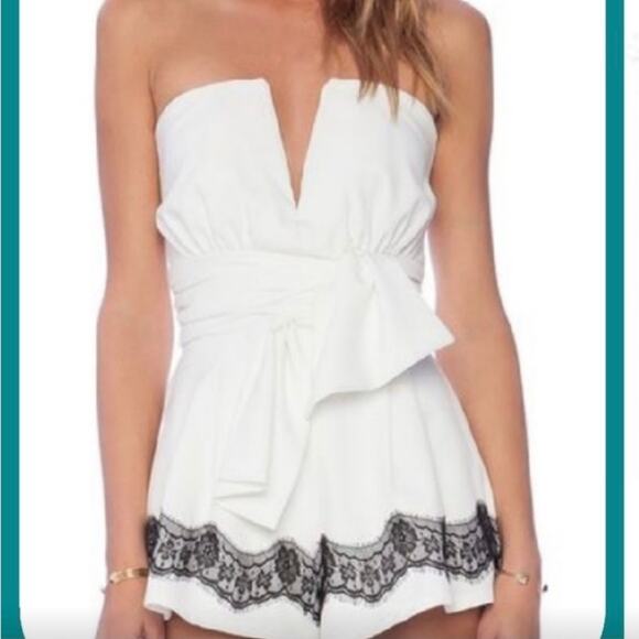NBD Strapless Lace Romper‎ - Picture 1 of 7